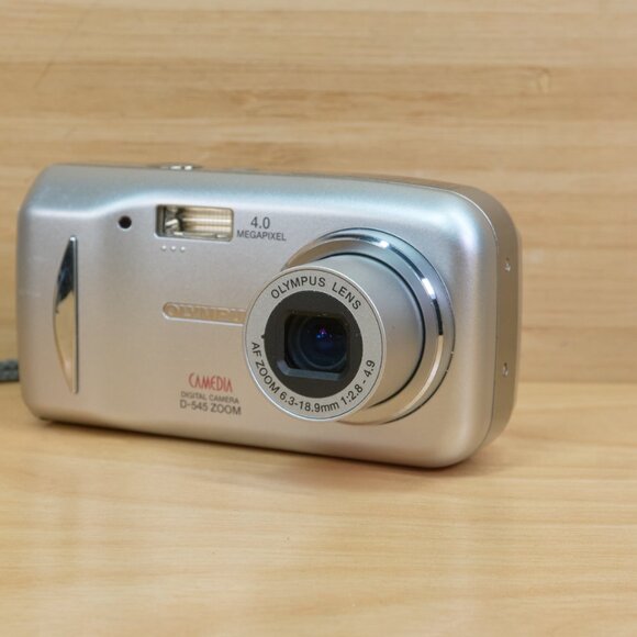 Olympus CAMEDIA D-545 Zoom 4 MP Digital Camera, 3x optical zoom, (Silver) - Picture 1 of 9